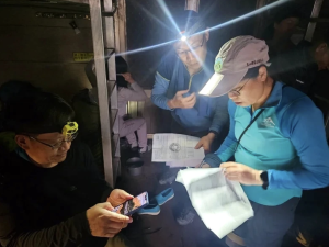 風吹雨打也不缺席 玉山巡護員用腳步守住台灣最高山的平安