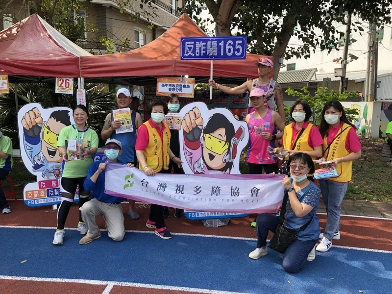 【賽事】馬拉松比賽趁機宣導 豐原警現場送口罩