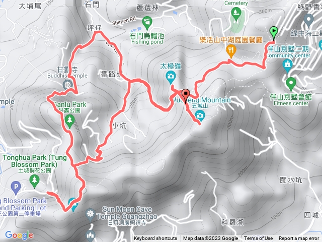 大雨滂沱的天上山