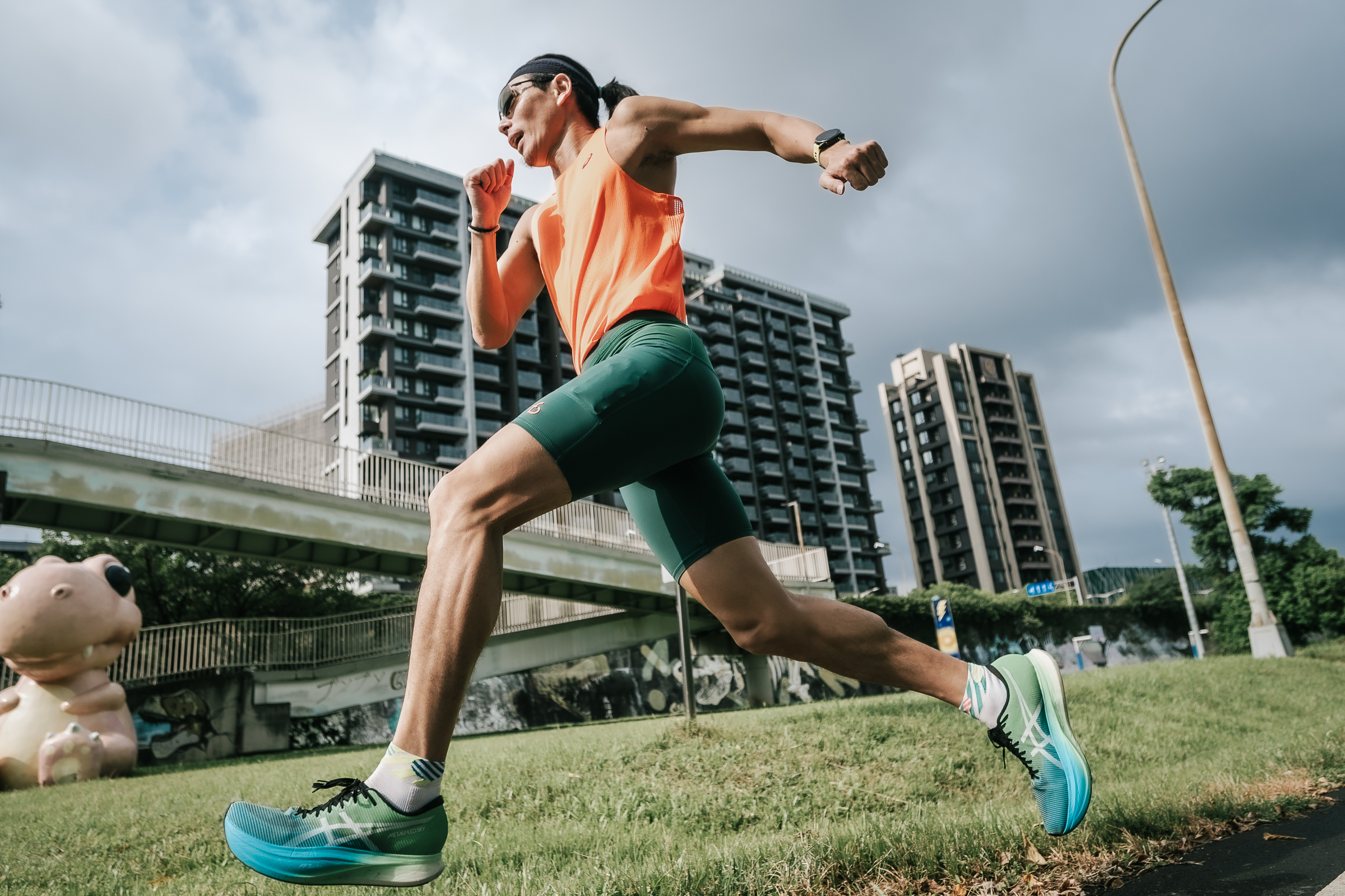 指尖丝》1i【仅展示已买断】 高控制欲偏执哥哥x白切黑妹妹“都说过了，只有哥哥才是对你最好的人，你永远永远都不可以离开哥哥。”  “反正你的狗b也离不开哥哥的鸡巴，干脆被我拴在家里，只做哥哥的乖狗。” tips：指奸、骨科、粗口、迫害路人、PUA（现实不行半点嗷#, image size:2400x1599