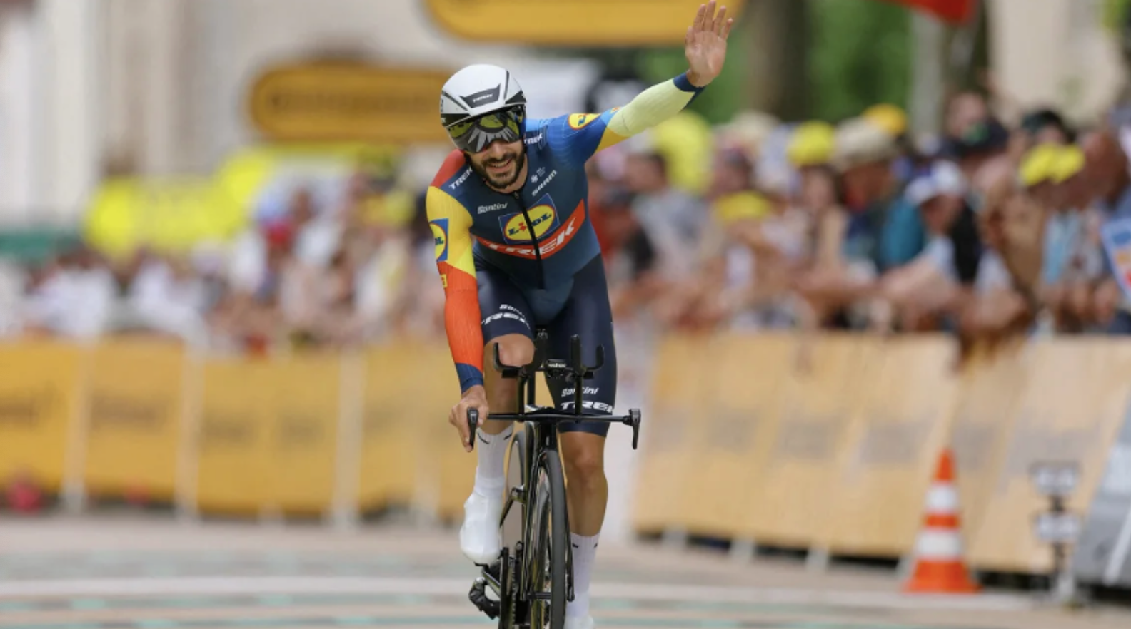 話題】環法賽期間擁吻妻子被罰車手道歉後表示：願天天被罰回味幸福｜ 運動筆記HK | hk.running.biji.co