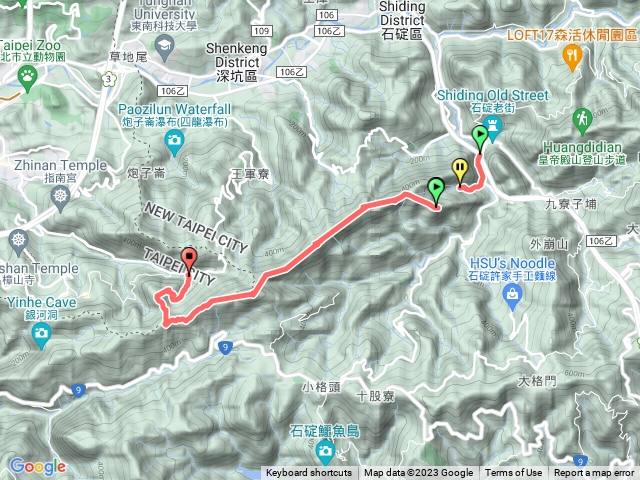 石碇牧童古道上筆架連峰下草湳大榕樹