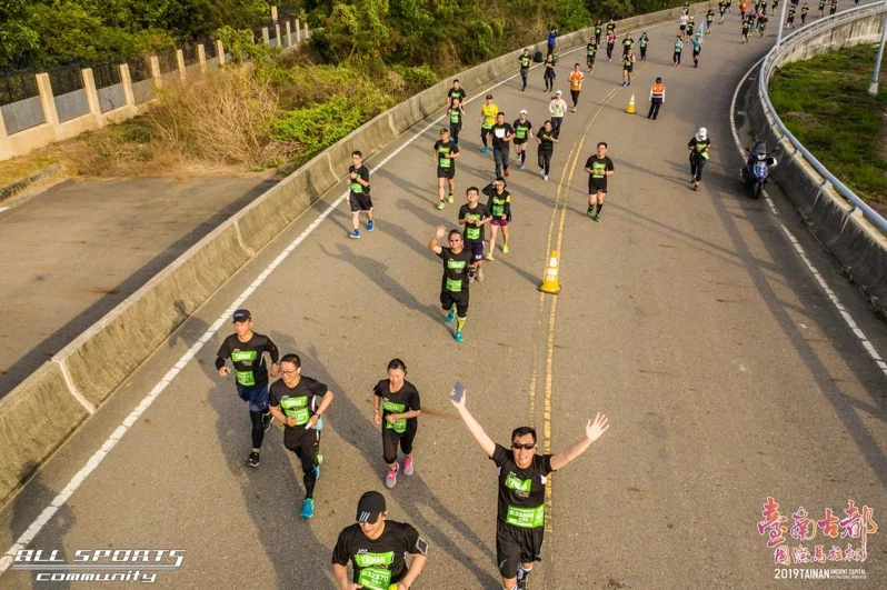 【賽事】台南古都馬將熱血開跑 冰涼鮮奶為選手補充能量