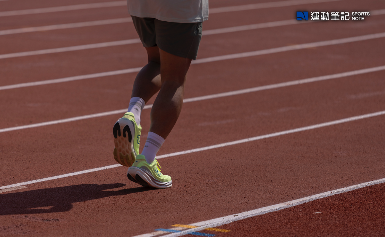 New Balance 1080 v15 解剖報告：Infinion Foam 中底-tech 結實跑鞋