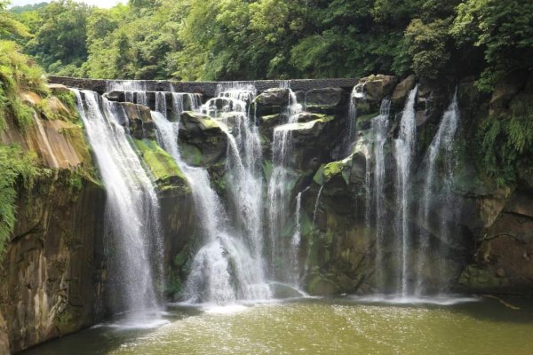 平溪 十分瀑布。壺穴地質景觀 垂廉型瀑布 臺版尼加拉瀑布2206201