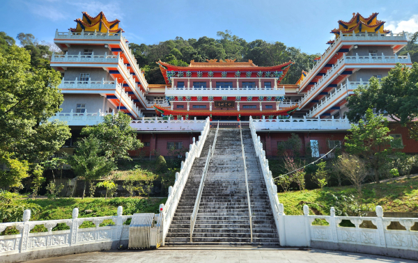 土城彈藥庫舊址，大安圳賞蝶步道，妙覺禪寺登山步道，頂埔永福公園，四汴頭大安圳紀念碑，大安圳溝步道，慈心木棧道，綠色休閒步道，土城運動中心古老大榕樹，廣福幸福廣場