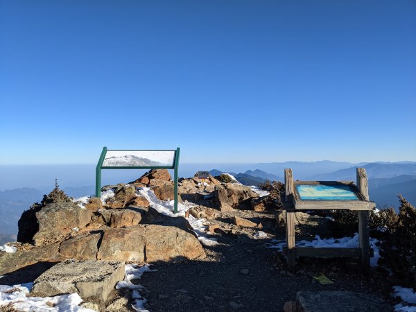 玉山北峰氣象站眺望雪白玉山1313028