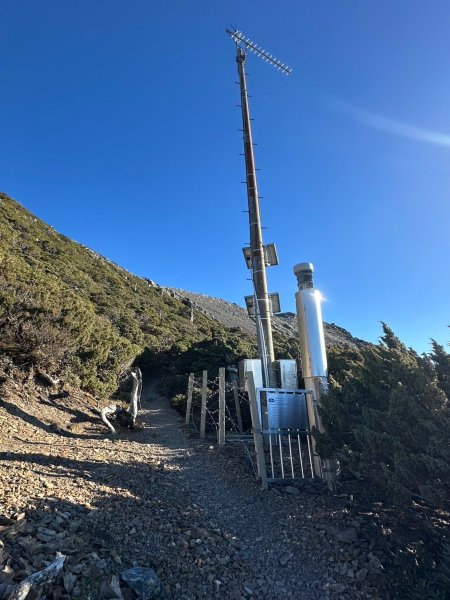 2024/12/20~12/22 帶76歲爸爸補考被山陀兒颱風趕下山~未竟的南玉山，2024完成玉山2675158