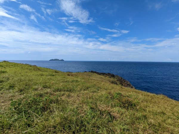 《蘭嶼》青青草原。情人洞。海岸奇岩。山羊/散步的豬。拼板舟。開元港1736837