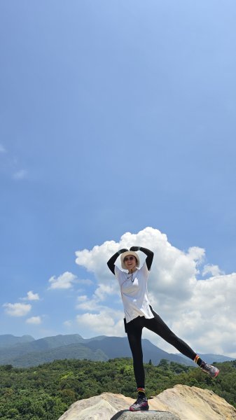 台北必訪步道，輕鬆好走的網美步道，軍艦岩步道，奇特地質景觀，360度無敵展望，特殊雪白巨岩。2788864