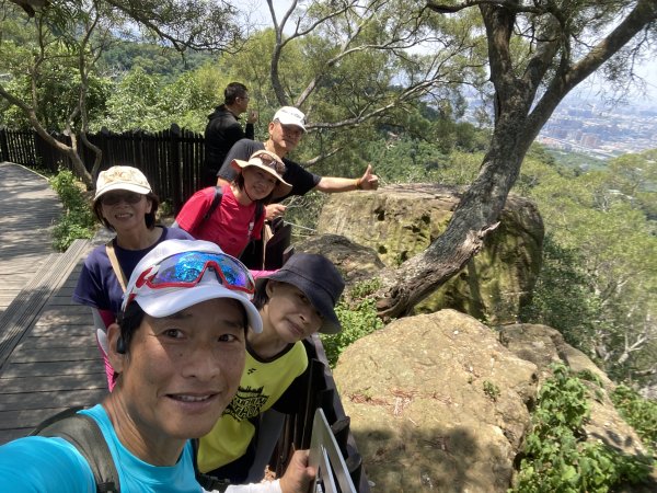 《夏日大坑同行記｜10號步道登稜線，與家人感受山風與人情味》2926351