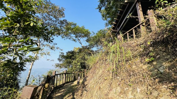 [台南東山]崁頭山步道|林蔭巨石木棧道視野遼闊的親子簡單輕鬆步道|優雅竹林圍繞三角點清幽野餐1603479