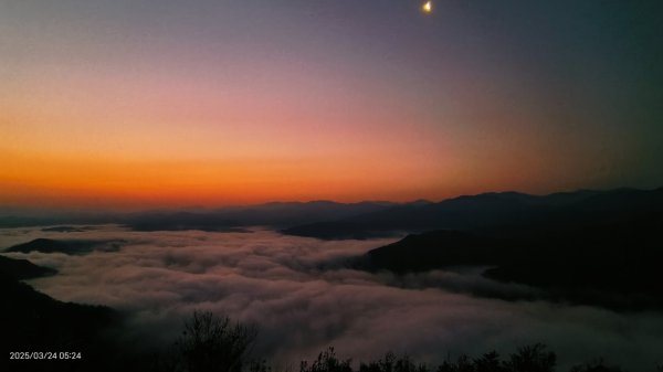 #翡翠水庫壩頂 #月亮雲海 #日出雲海 #日月同框 #石碇雲海 3/242744168