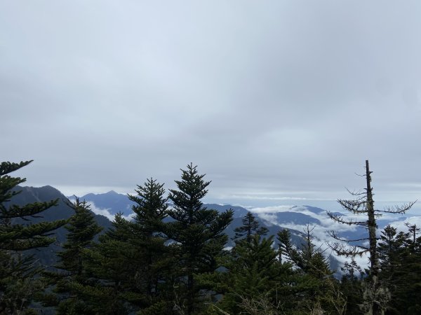 20230515-16玉山前西峰+遠望雨中的主東北2436662