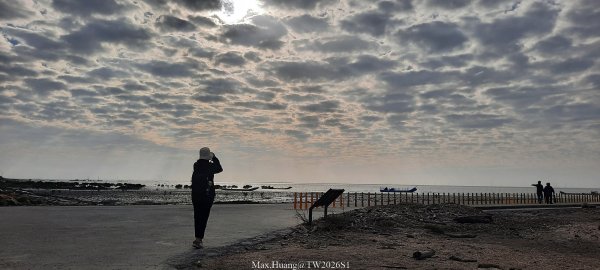 《彰化》海空夕照｜王功燈塔及芳苑海空步道健行賞冬候鳥202601102980249