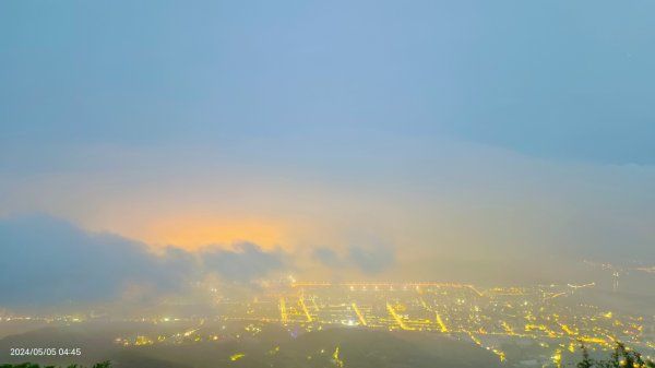 觀音山夜景琉璃光雲海&一彎血月5/52495645