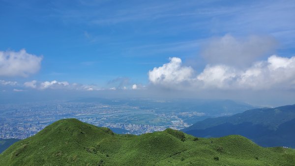 首嘗七星主東峰天晴 在隆隆雷聲背景音情境奔逃下山1743436