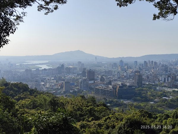 【臺北大縱走 5】碧山巖→忠勇山越嶺步道→金龍產業道路→圓明寺步道→鄭成功廟步道→文間山→劍潭山步道2744893