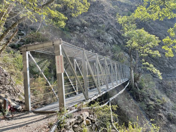 八通關古道 : 驚險峭壁; 壯麗的雲龍瀑布～1348245