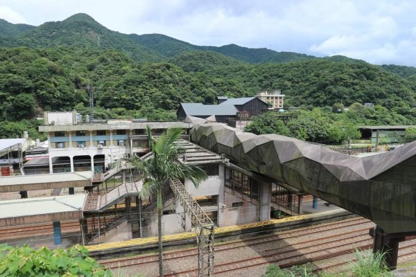 平溪  望古瀑布步道  猴硐貓村 運煤遺址。搭火車去旅行  最小的火車站 被人們忽略的秘境 望古瀑布2186144