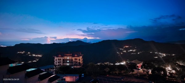 #新店四十份 #翡翠水庫壩頂 #日出 #雲海 #閃電 #漁人碼頭 #夕陽 #霞光 #月落 8/262871489