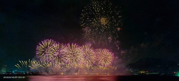 Happy New Year 2024 漁人碼頭跨年焰火 （手機手持拍攝）2390865