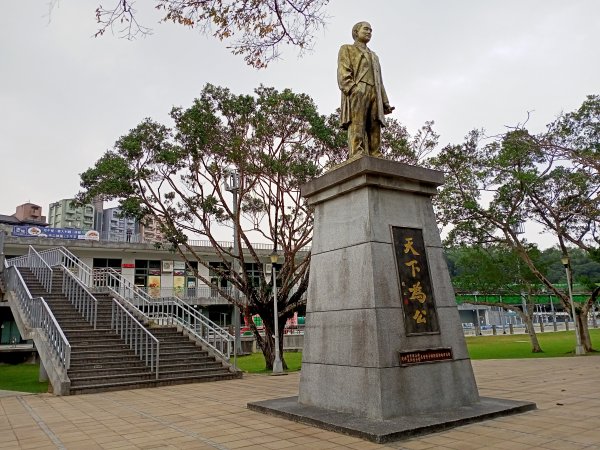 林蔭繁茂、綠草如茵的大湖公園【齊心鞋力尋寶去】1990382