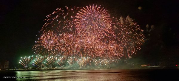 Happy New Year 2024 漁人碼頭跨年焰火 （手機手持拍攝）2390879