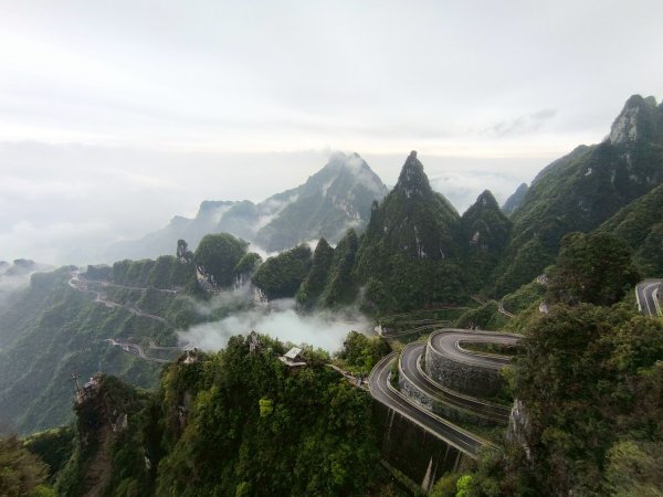 【海外健行】三千奇峰，八百秀水 - 張家界封面