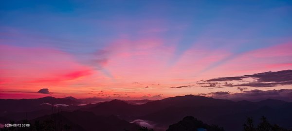 #二格山 #火燒雲 #霞光 #日出 8/122857991