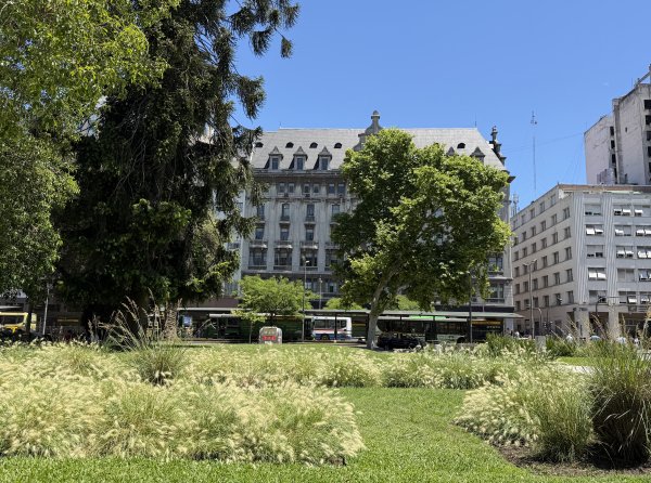 [紐約馬之行-58] 2025_1114 陸軍總部附近綠地2953825