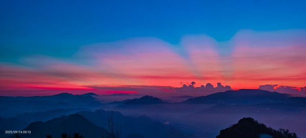 #二格山 #琉璃光 #霞光 #雲海流瀑 #日出 9/142883775