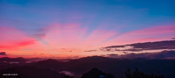 #二格山 #火燒雲 #霞光 #日出 8/122857990