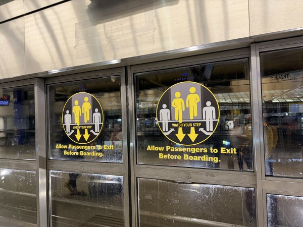 [紐約馬之行-01] 2025_1031 領紐約馬拉松物資2940477