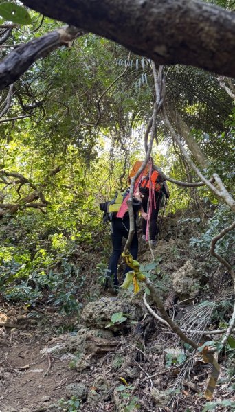 恆春縱走:鎮南宮-赤牛嶺-大山母山(小百岳#81)-南灣出 走讀恆春古城2964430
