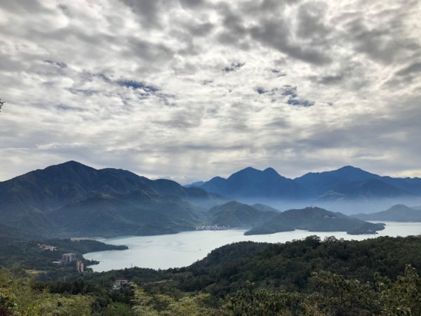 明潭四秀老三貓囒山＋內湖山步道日月潭文武廟封面