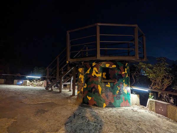 坐渡輪登旗後山。欣賞夜色燈光下的燈塔、砲台、港區1965357