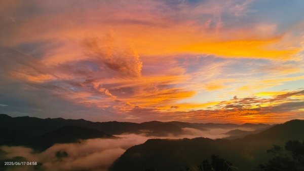 北宜郊山之濫觴 #琉璃光 #火燒雲 #日出 #雲海 6/172813719