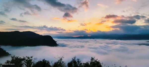 #新店四十份 #翡翠水庫壩頂 #雲海 #日出  #雲瀑 1/10 & 132979638