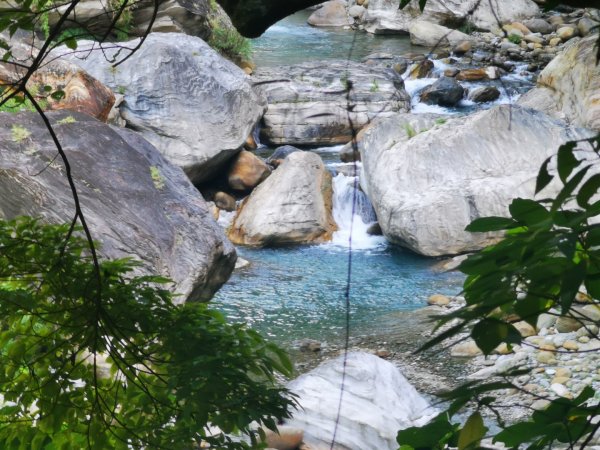 夢幻河谷，花紋石壁，碧綠溪水1792647