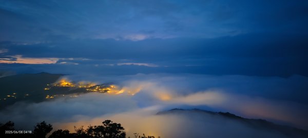 二格山 #琉璃光 #雲海流瀑 #雲瀑 #火燒雲 #霞光 #斜射光 #日出 6/82805837