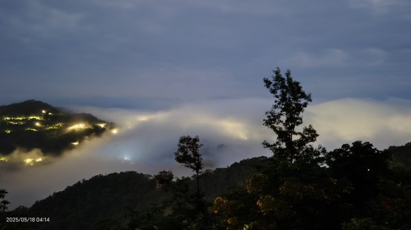 石碇趴趴走追雲趣 #二格山 #琉璃光 #雲瀑 #雲海流瀑 #雲海 5/182789964