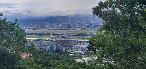 2024-10-26臺北大縱走第五段：捷運劍潭站至碧山巖2637978