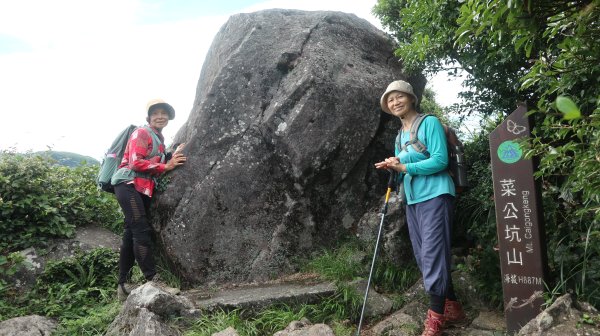 O(悠)走二子坪遊客服務站>菜公坑山>菜公坑山反經石>百拉卡山>服務站