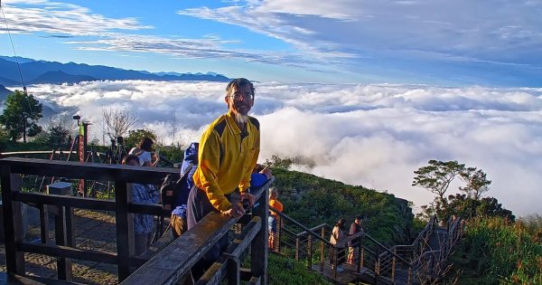 阿里山 #隙頂二延平 #頂石棹 #觀音圈 #雲海 #琉璃光 #雲瀑 #霧虹 11/172649812