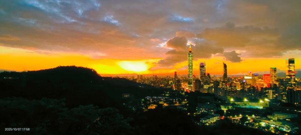 #虎山峰 #夕陽 #火燒雲 #霞光 10/72907950