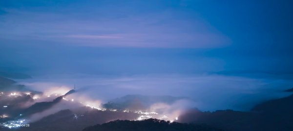#二格山 #霧裡看花 #琉璃光 #曙光 #日出 #雲瀑 #雲海流瀑 10/142914018