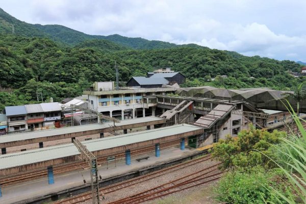 平溪  望古瀑布步道  猴硐貓村 運煤遺址。搭火車去旅行  最小的火車站 被人們忽略的秘境 望古瀑布2186141