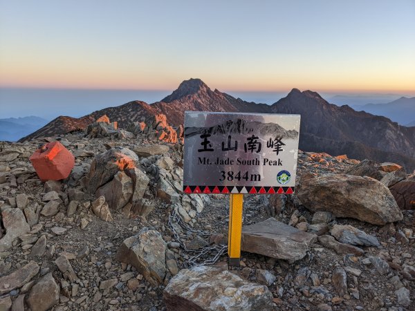 天氣很好但鹿山很遠的玉山後四峰