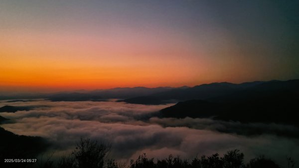 #翡翠水庫壩頂 #月亮雲海 #日出雲海 #日月同框 #石碇雲海 3/242744170